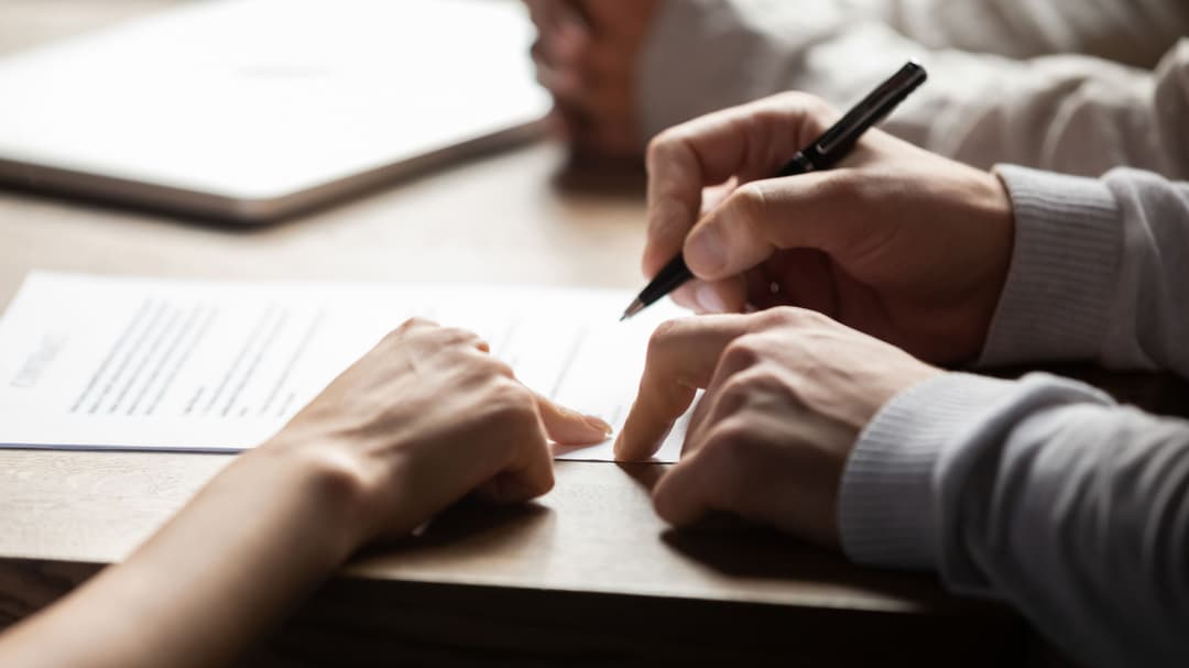 Wet signature vs e-signature: what's the difference?