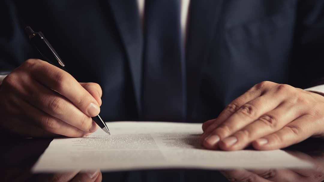 Contract approval workflow: how to approve contracts without the bottleneck